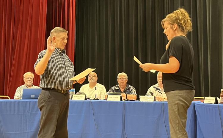 New Ward 1 Councilman Randy Graham, left, gets sworn into office by City Finance Officer Misty Summers-Walton during the Monday, July 21 city council meeting in the Mueller Civic Center. (Photo by Brett Nachtigall/Fall River County Herald-Star)