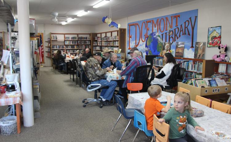 Thanksgiving at Edgemont Public Library saw many grateful souls gather for a gratifying feast. LEFT: Autumn Boyle (left) and Vonda Jarman (center) treat the children/ grandchildren to a turkey day feast at the Edgemont Senior Citizen’s Center.